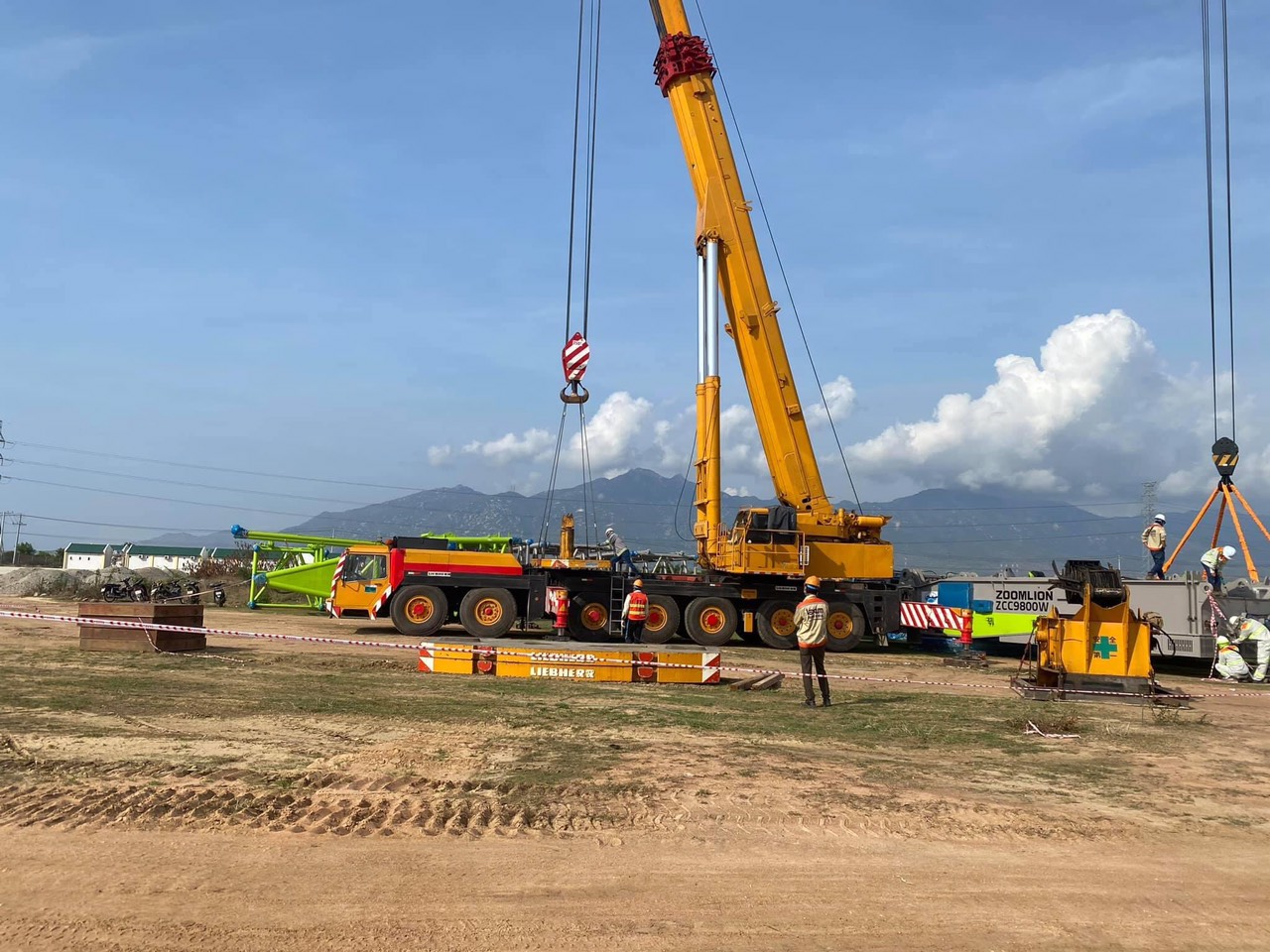 Cho Thuê Xe Cẩu Tự Hành Xây Dựng: Giải Pháp Tối Ưu Cho Mọi Công Trường