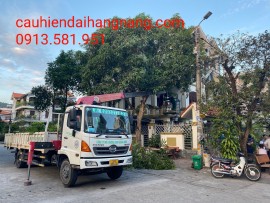 CHO THUÊ CẨU TỰ HÀNH CẮT TỈA CÂY TẠI TRƯỜNG MẦM NON SAKURA HẠ LONG LIÊN HỆ: 0913.581.951